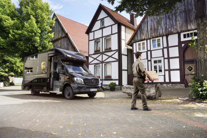 Partner im Paketdienst: UPS-Zustellung in einem westfälischen Fachwerkhaus