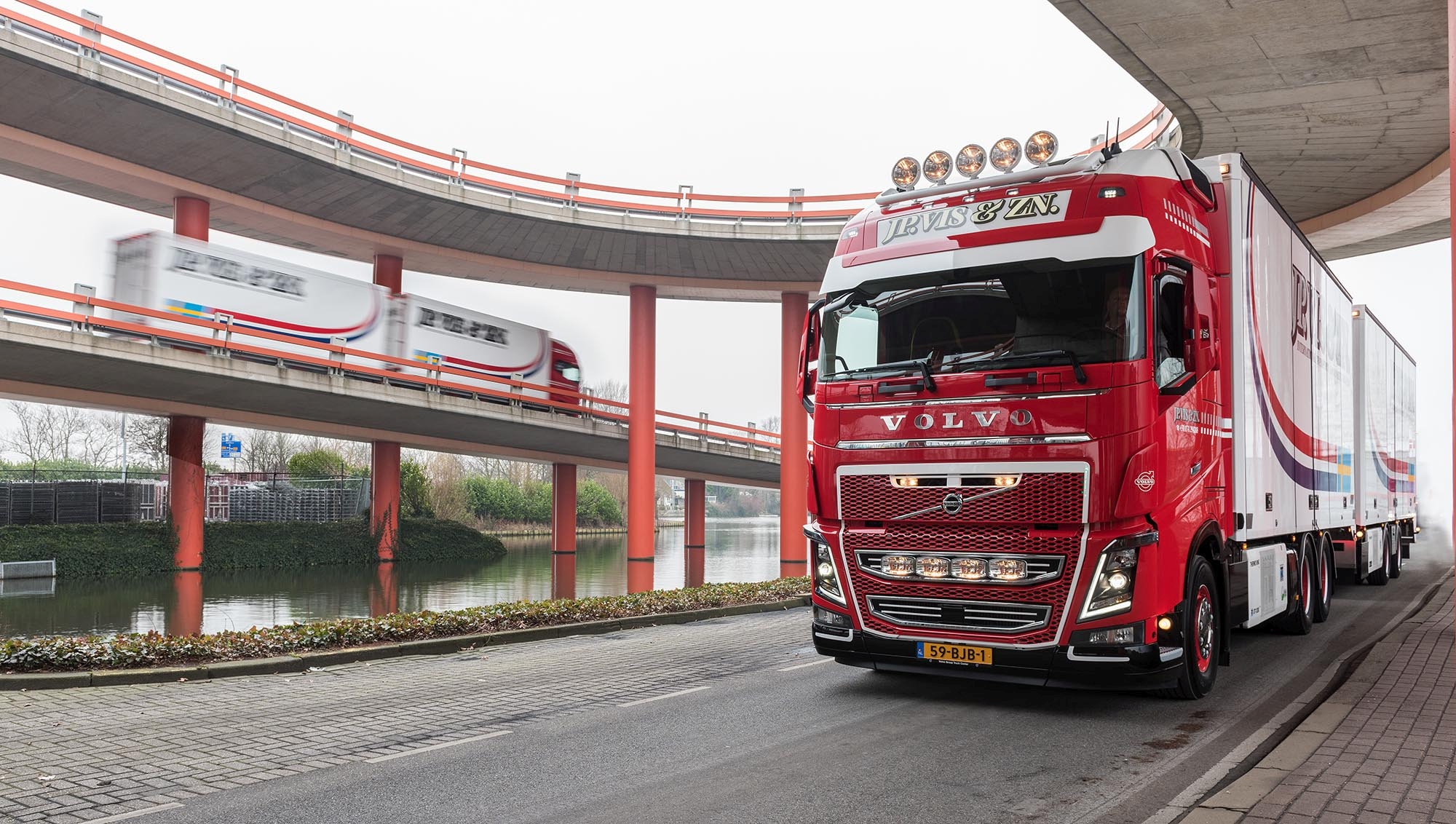 750konne Volvo FH16 w tandemach jeżdżących z Holandii do
