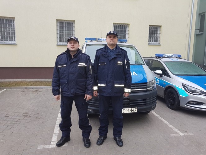 policjanci_ugasili_ciezarowke