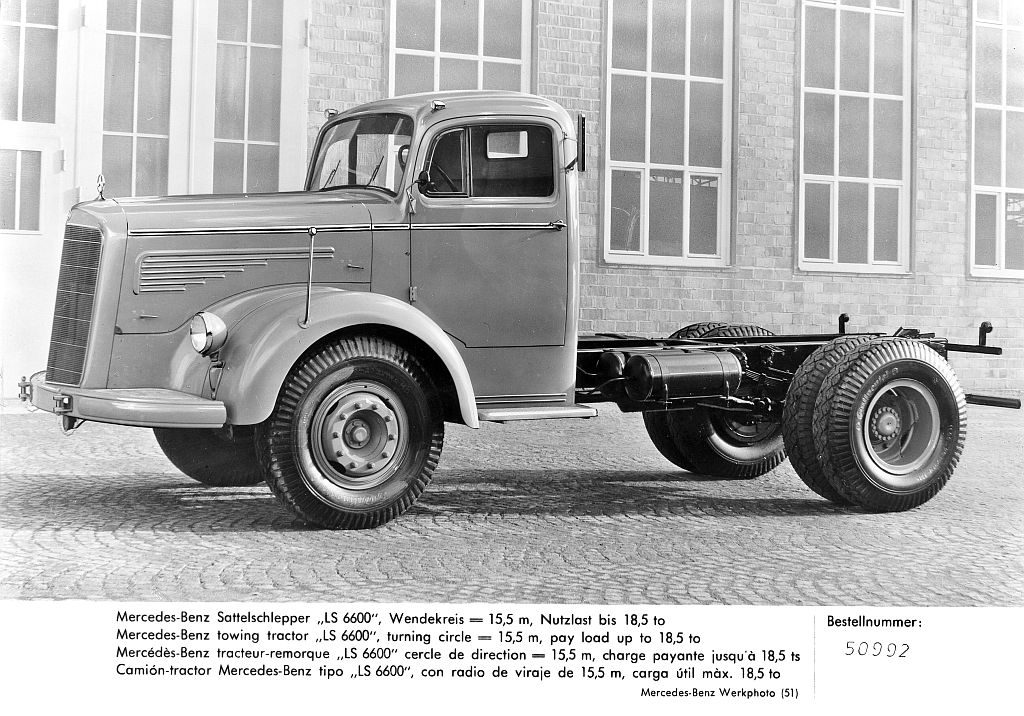Pierwsza Duża Ciężarówka Mercedesa Z Kabiną Na Silniku - 70. Urodziny Praprzodka Actrosa - 40Ton