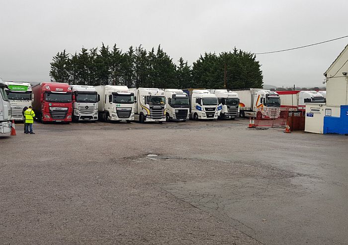 Kierowcy ciężarówek namawiani do opuszczania kabin i rozmawiania - brytyjska akcja